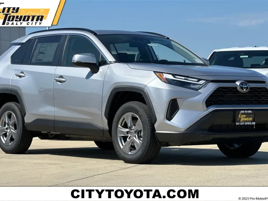 2025 Toyota RAV4 XLE photo 1