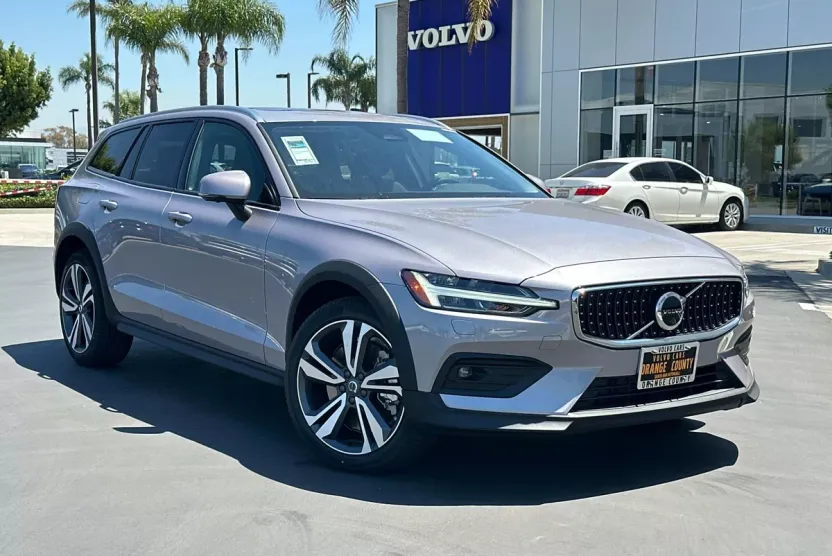 2026 Volvo V60 Cross Country B5 Plus photo 1