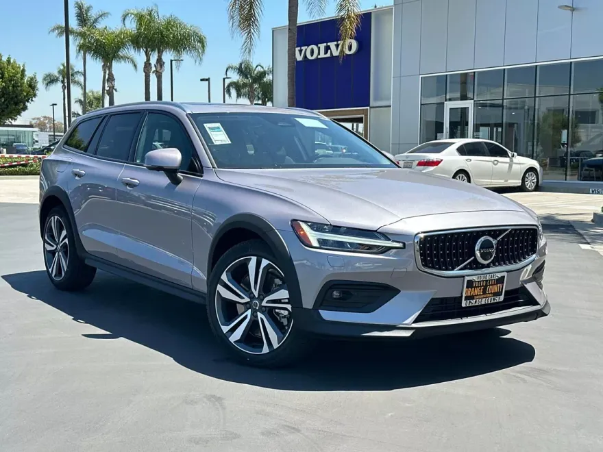 2026 Volvo V60 Cross Country B5 Plus photo 1