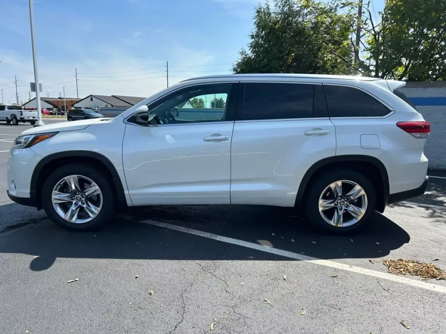 2019 Toyota Highlander Limited photo 1