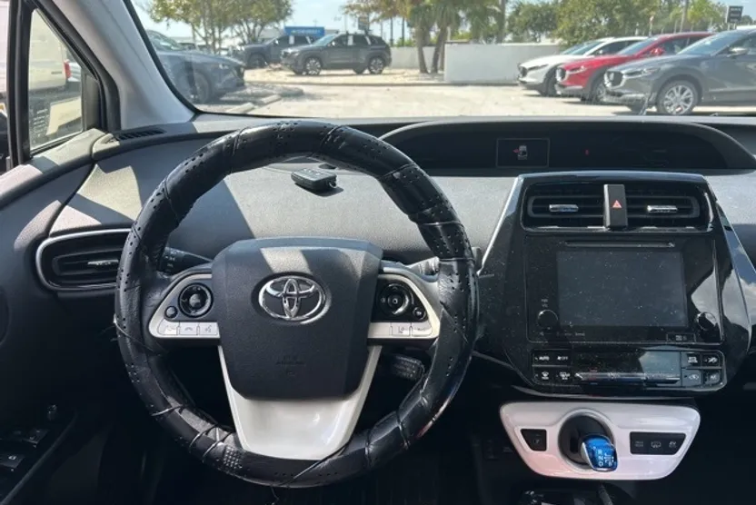 2017 Toyota Prius Prime Plus photo 1