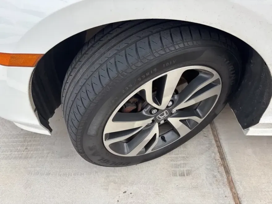 2023 Honda Odyssey Touring photo 1