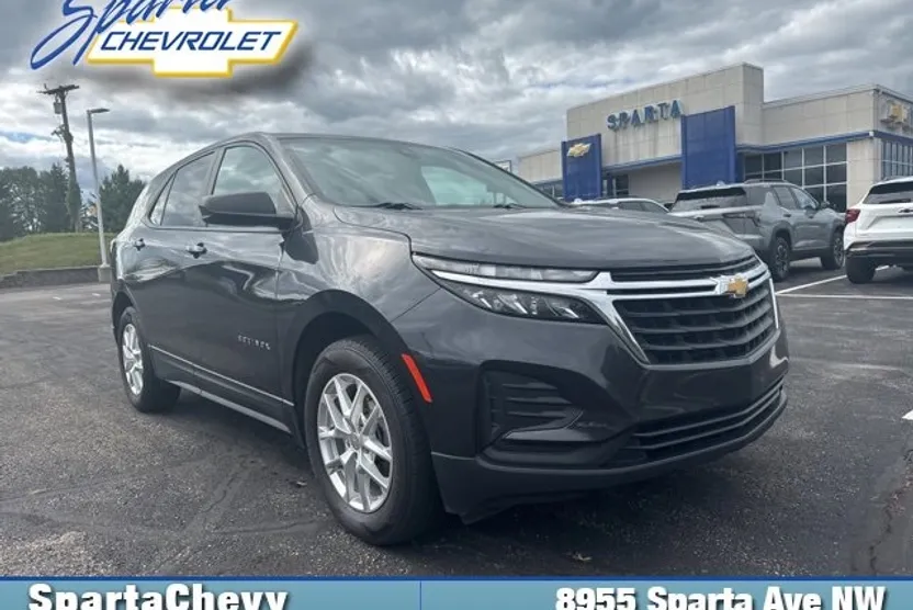 2022 Chevrolet Equinox LS photo 1