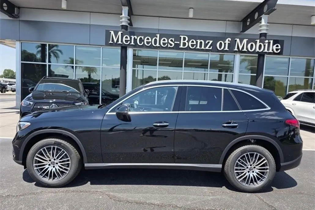 2026 Mercedes Benz GLC 300 photo 1