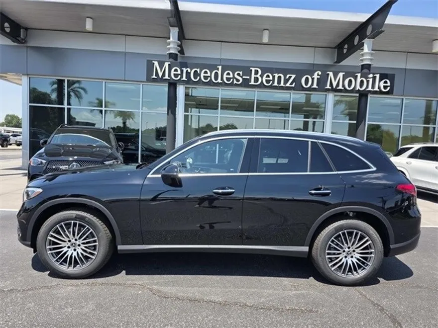 2026 Mercedes Benz GLC 300 photo 1