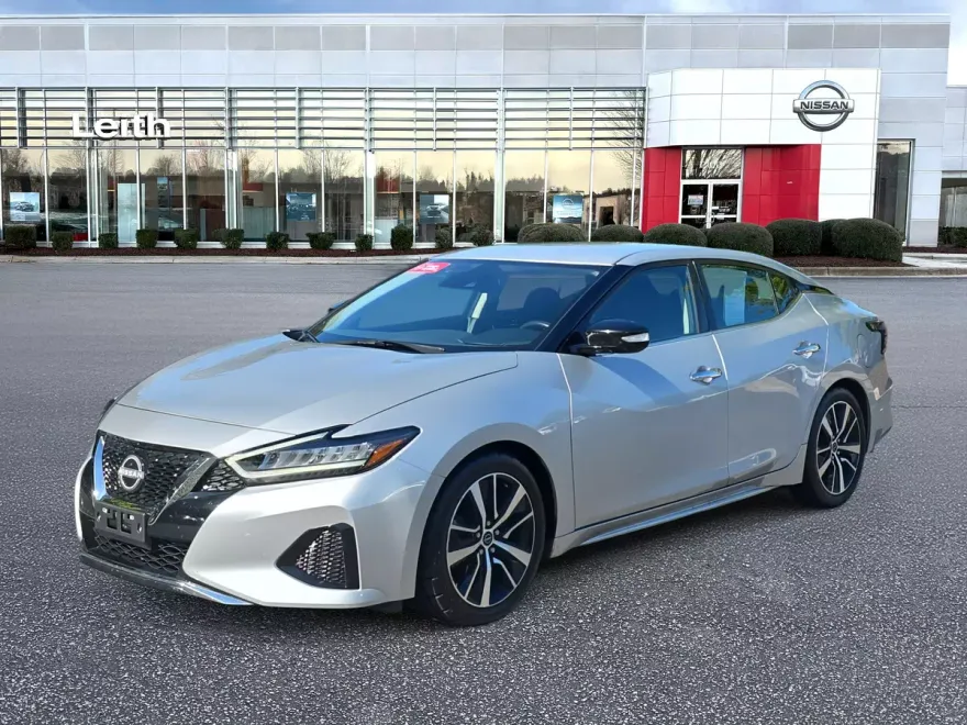 2023 Nissan Maxima SV photo 1