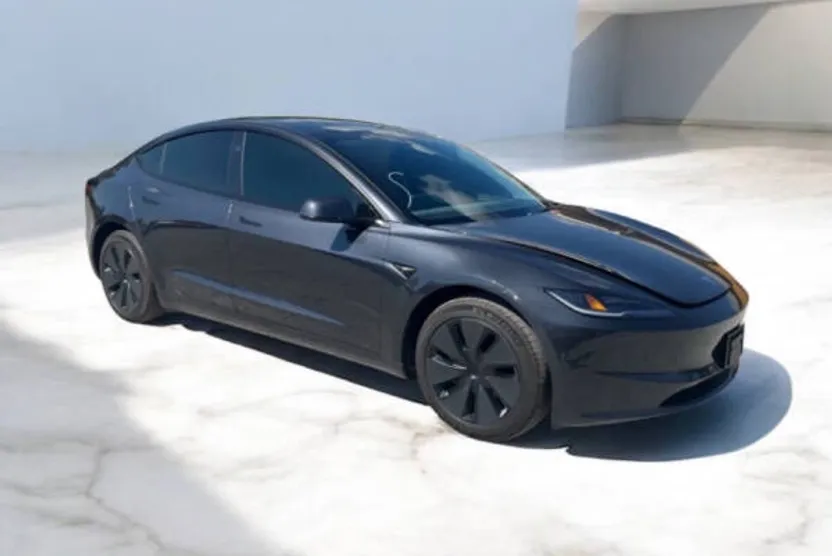 2025 Tesla Model 3 Long Range photo 1