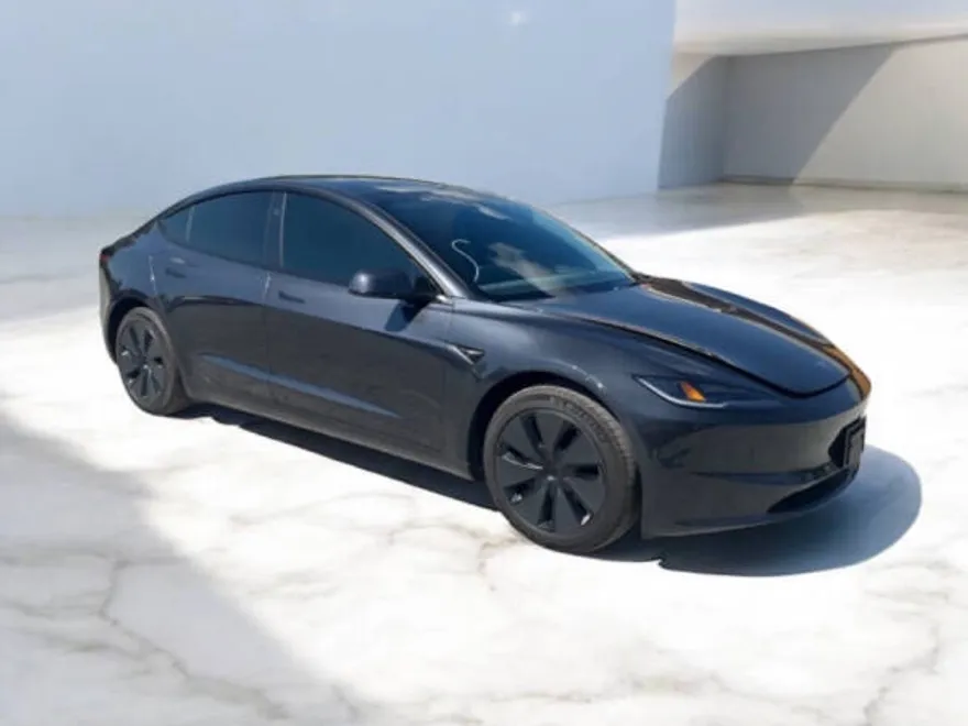 2025 Tesla Model 3 Long Range photo 1