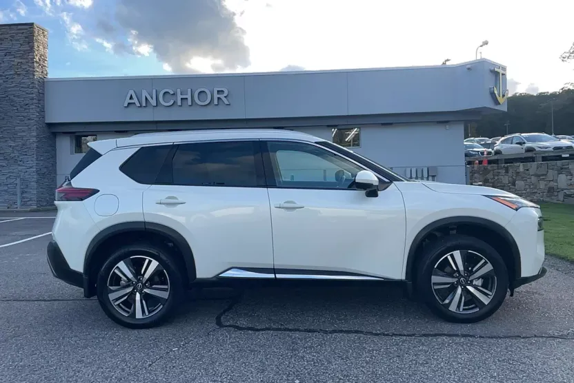 2023 Nissan Rogue SL photo 1