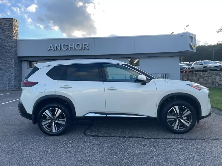 2023 Nissan Rogue SL photo 1