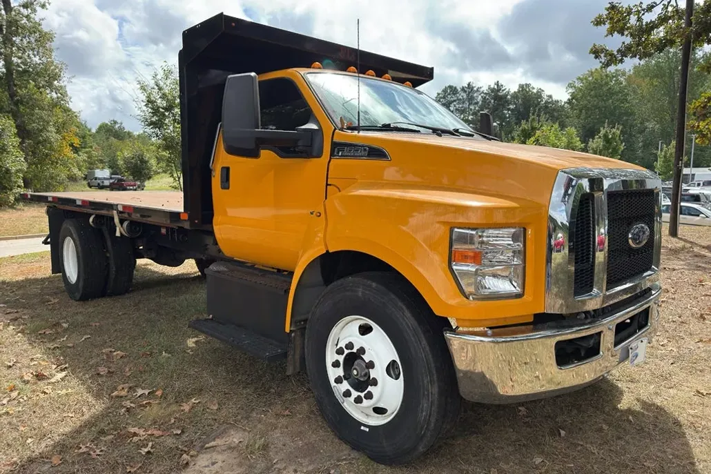 2023 Ford F-650 Base photo 1