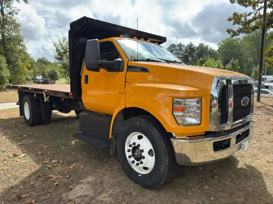 2023 Ford F-650 Base photo 1