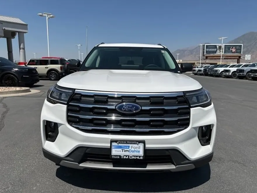 2025 Ford Explorer photo 1