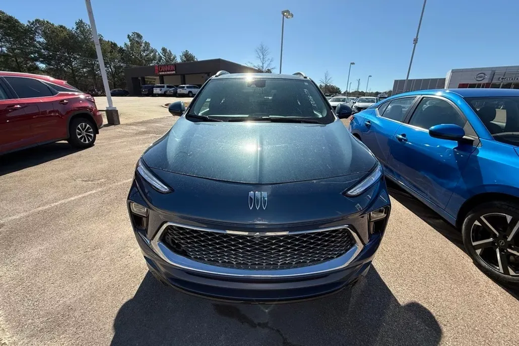 2024 Buick Encore GX Avenir photo 1