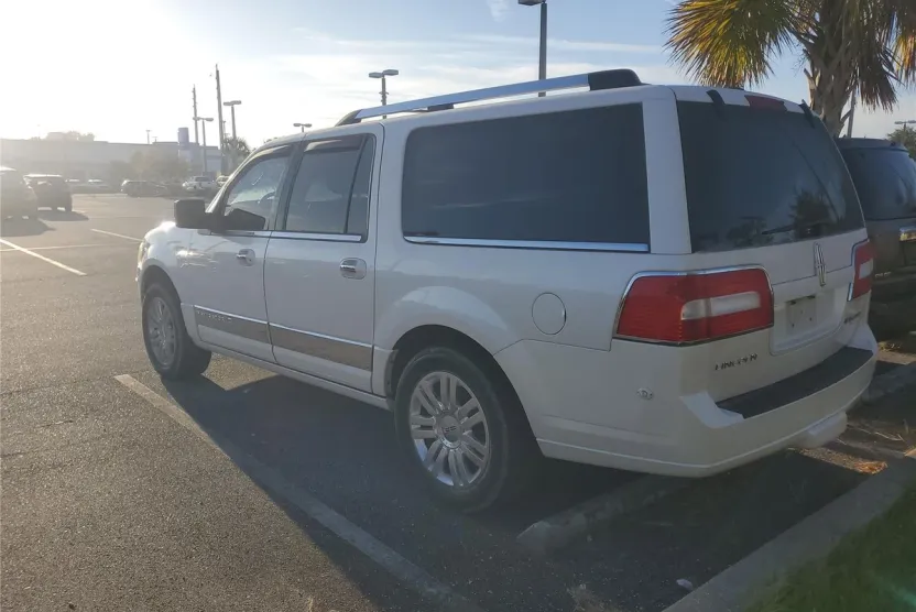2012 Lincoln Navigator L photo 1