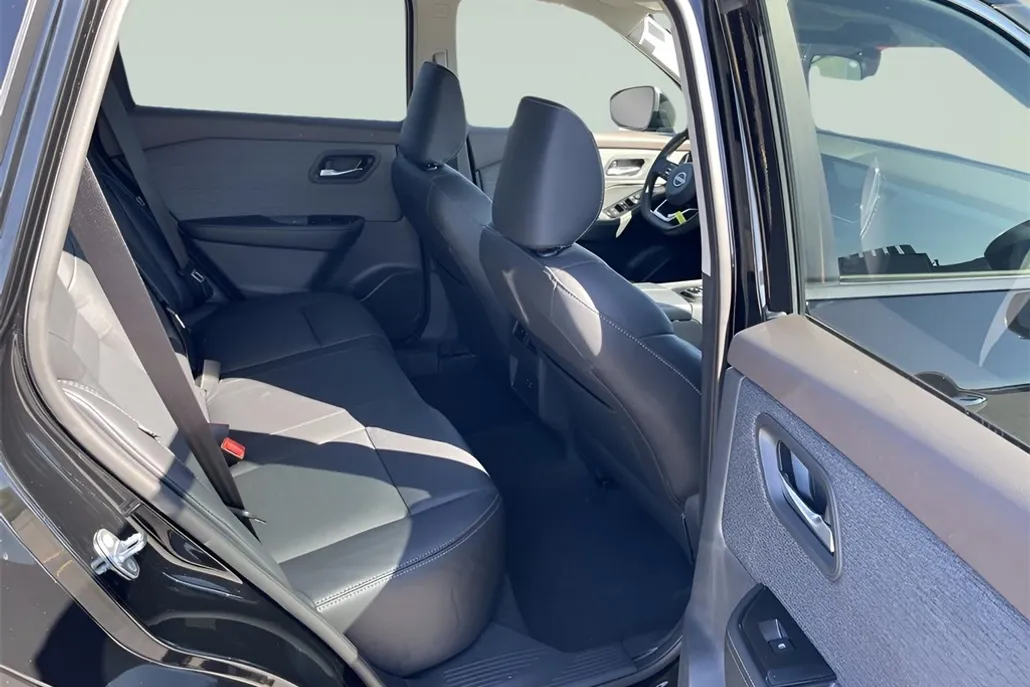 2022 Nissan Rogue SV AWD photo 1