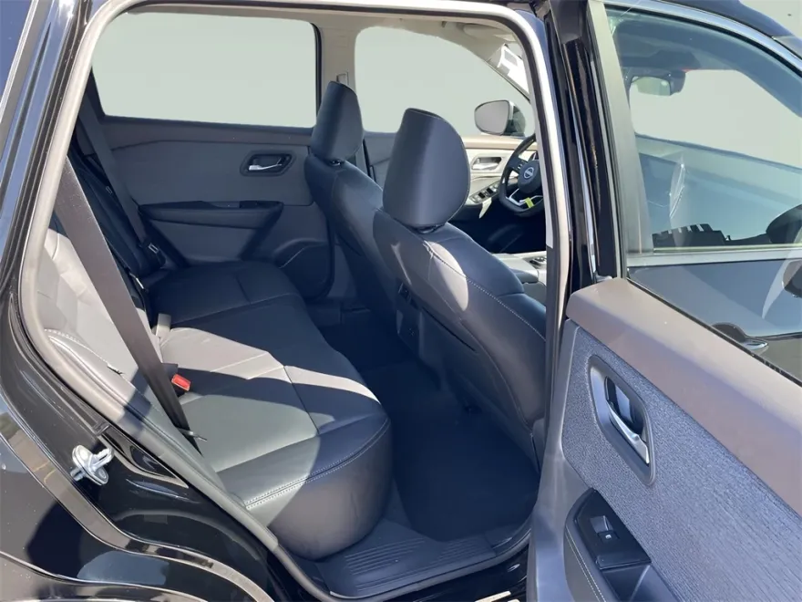 2022 Nissan Rogue SV AWD photo 1
