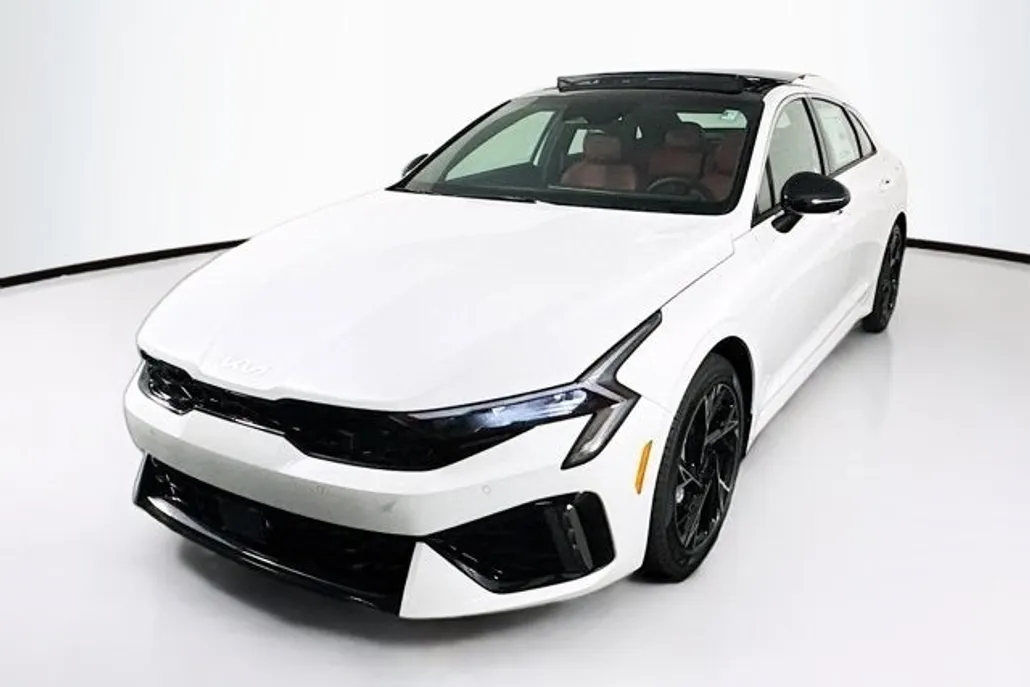 2025 Kia K5 GT-Line photo 1