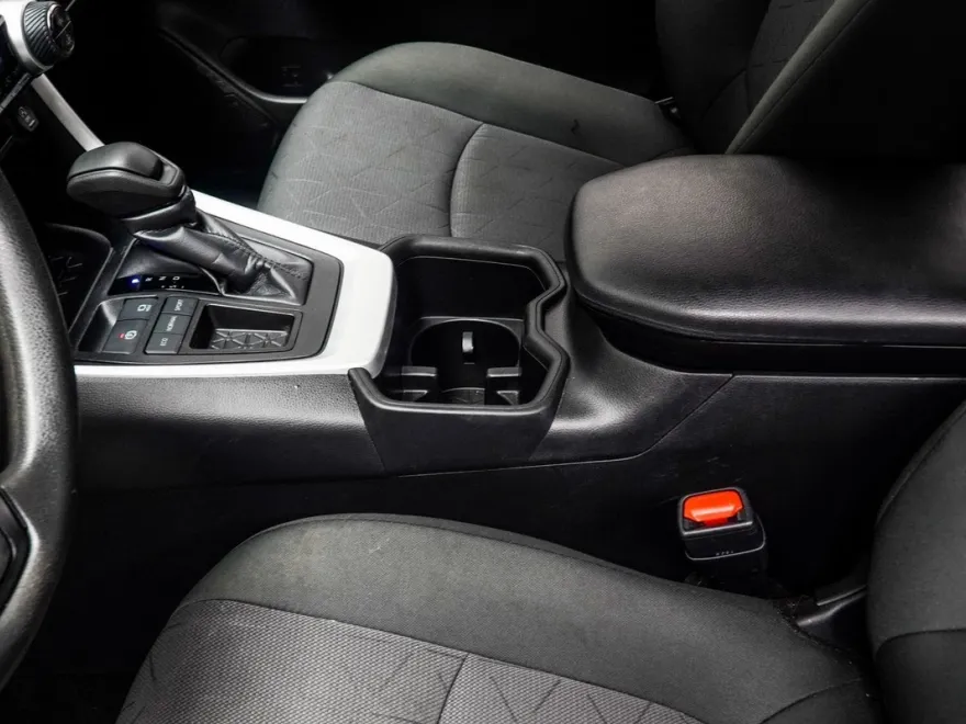 2024 Toyota RAV4 XLE photo 17