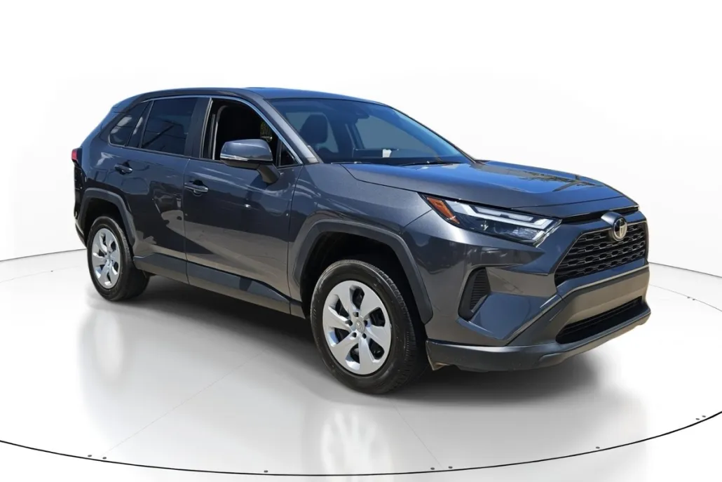 2023 Toyota RAV4 LE photo 1