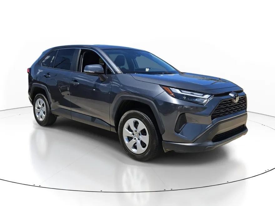 2023 Toyota RAV4 LE photo 1