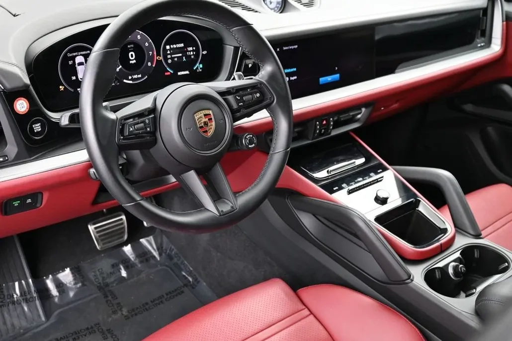 2024 Porsche Cayenne S photo 1