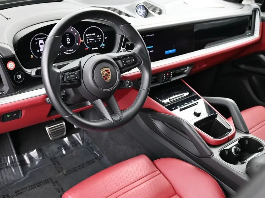 2024 Porsche Cayenne S photo 1