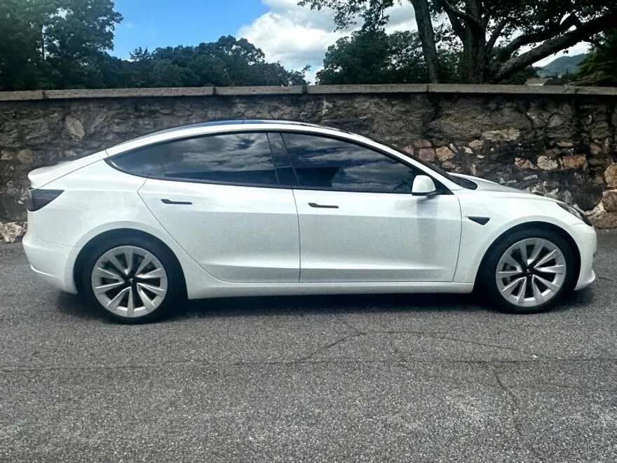 2022 Tesla Model 3 Long Range photo 11