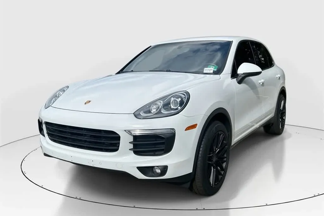 2016 Porsche Cayenne photo 1