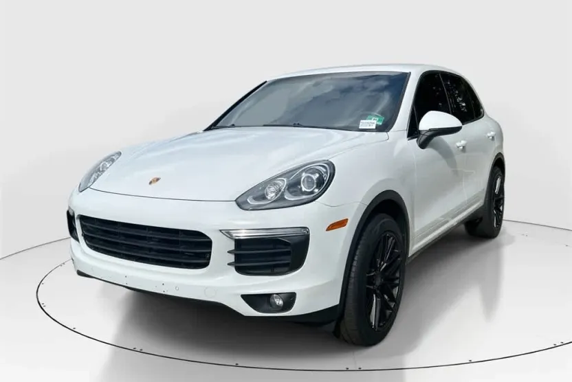 2016 Porsche Cayenne photo 1