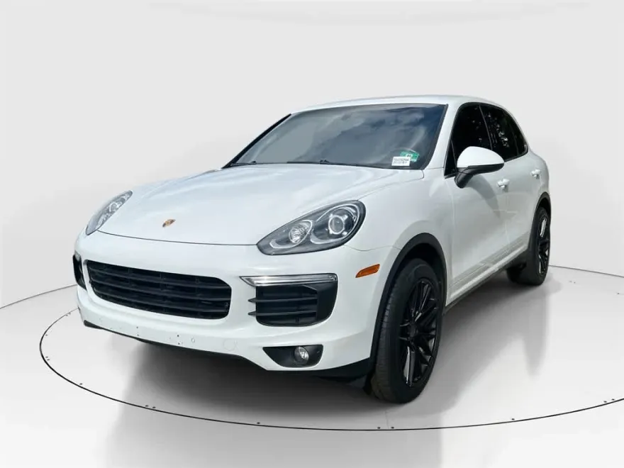 2016 Porsche Cayenne photo 1