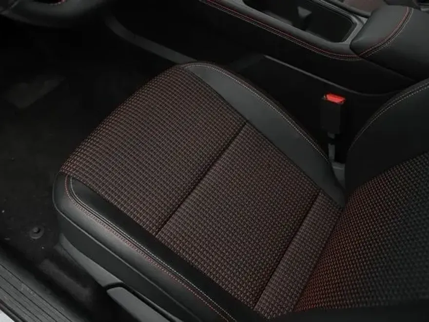 2025 Nissan Kicks SR photo 25