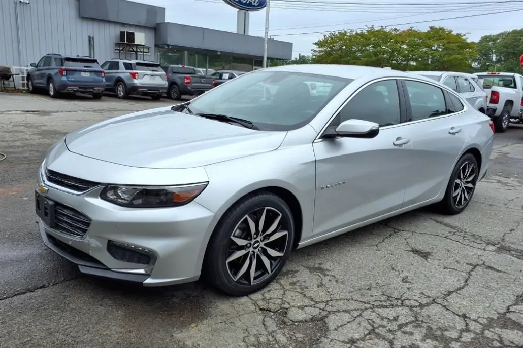 2016 Chevrolet Malibu 2LT photo 1