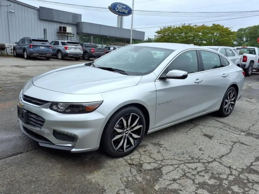 2016 Chevrolet Malibu 2LT photo 1