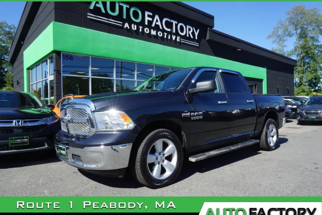 2017 Ram 1500 SLT photo 1