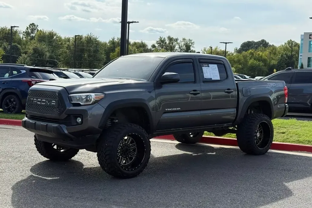 2016 Toyota Tacoma TRD Off-Road V6 4x4 photo 1