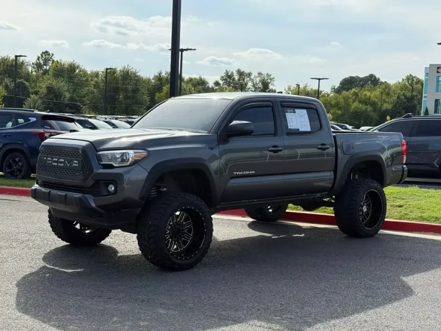 2016 Toyota Tacoma TRD Off-Road V6 4x4 photo 1
