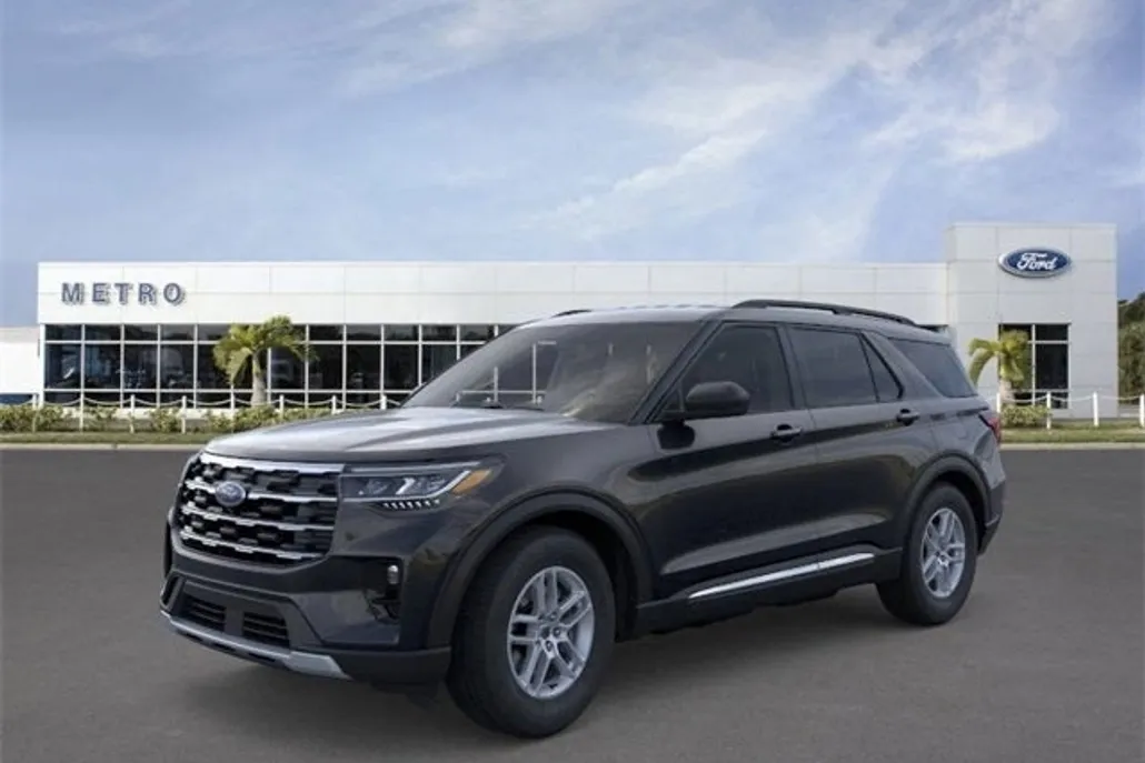 2025 Ford Explorer photo 1