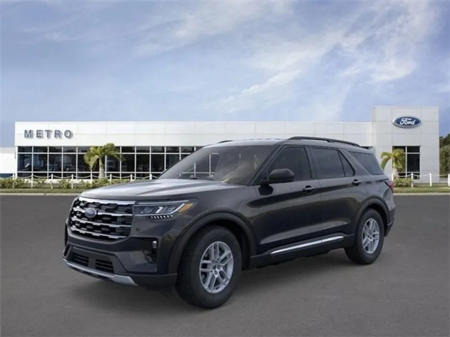2025 Ford Explorer photo 1