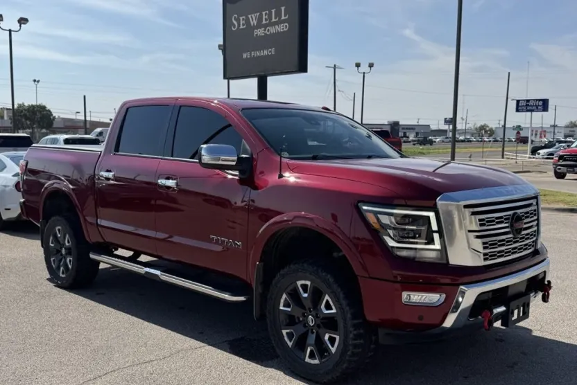 2021 Nissan Titan Platinum Reserve photo 1