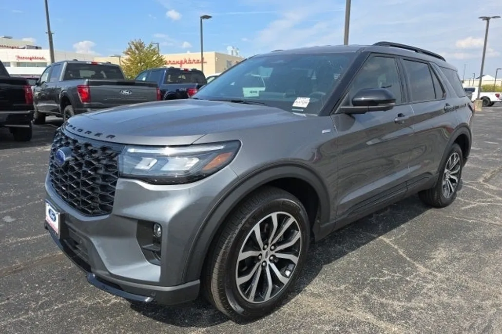 2025 Ford Explorer ST-Line photo 1