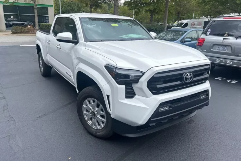 2025 Toyota Tacoma SR5 photo 1