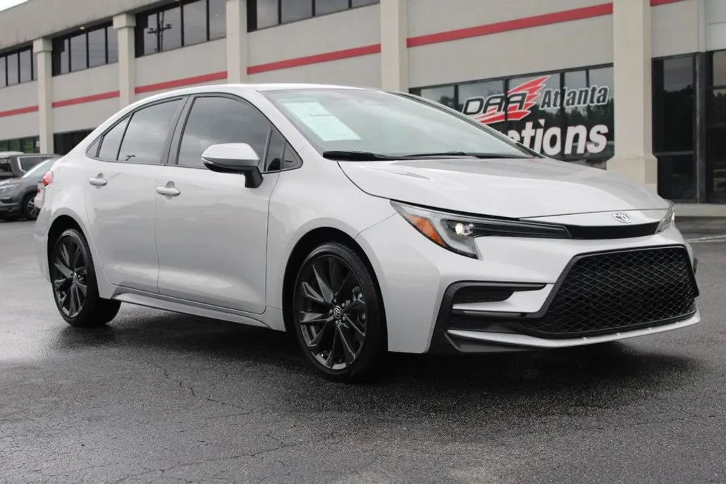 2023 Toyota Corolla SE photo 1