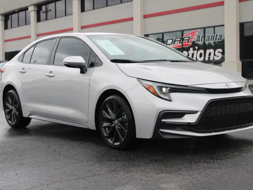 2023 Toyota Corolla SE photo 1