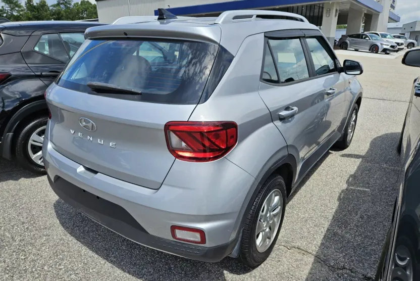 2020 Hyundai Venue SEL photo 1