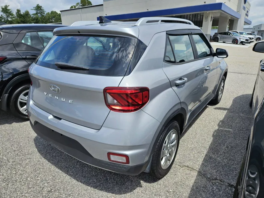2020 Hyundai Venue SEL photo 1