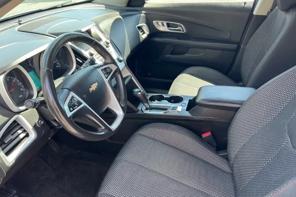 2016 Chevrolet Equinox LT photo 1