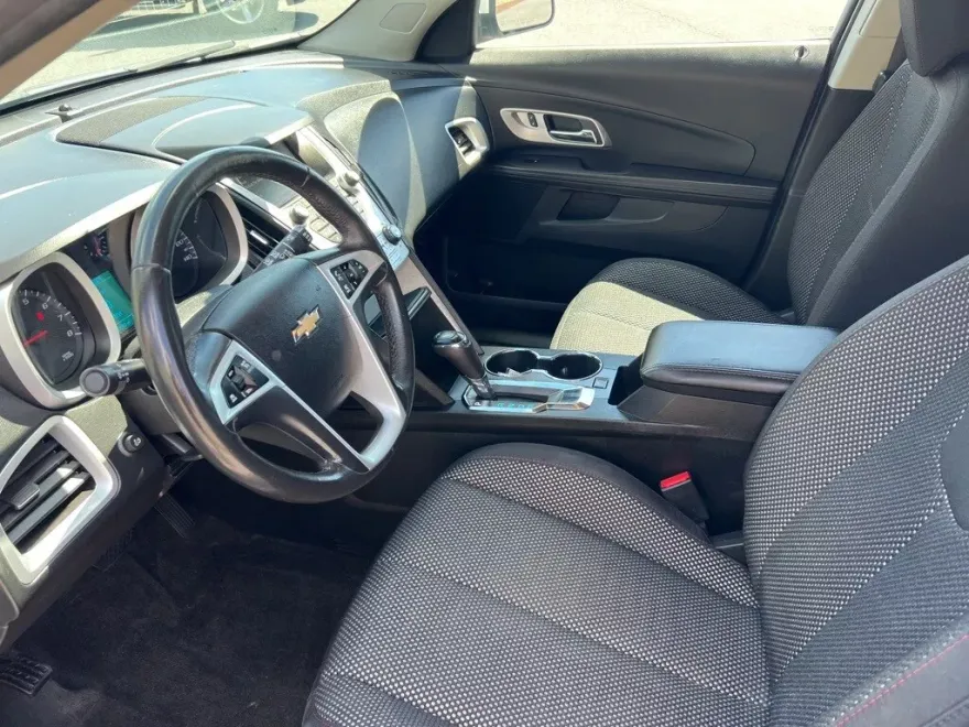 2016 Chevrolet Equinox LT photo 1