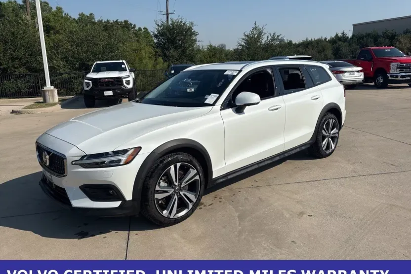 2025 Volvo V60 Cross Country B5 Plus photo 1