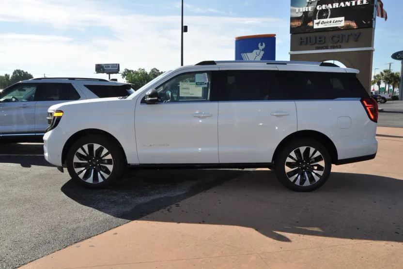 2025 Ford Expedition Platinum photo 1